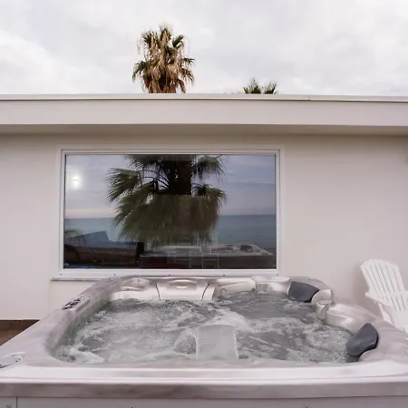 Del Mare Whit Jacuzzi *