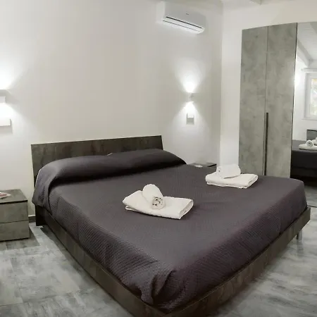 公寓 Del Mare Whit Jacuzzi *